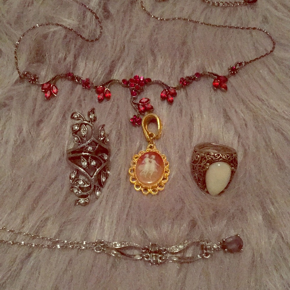 Fun 5 piece Jewelry Set with box included!